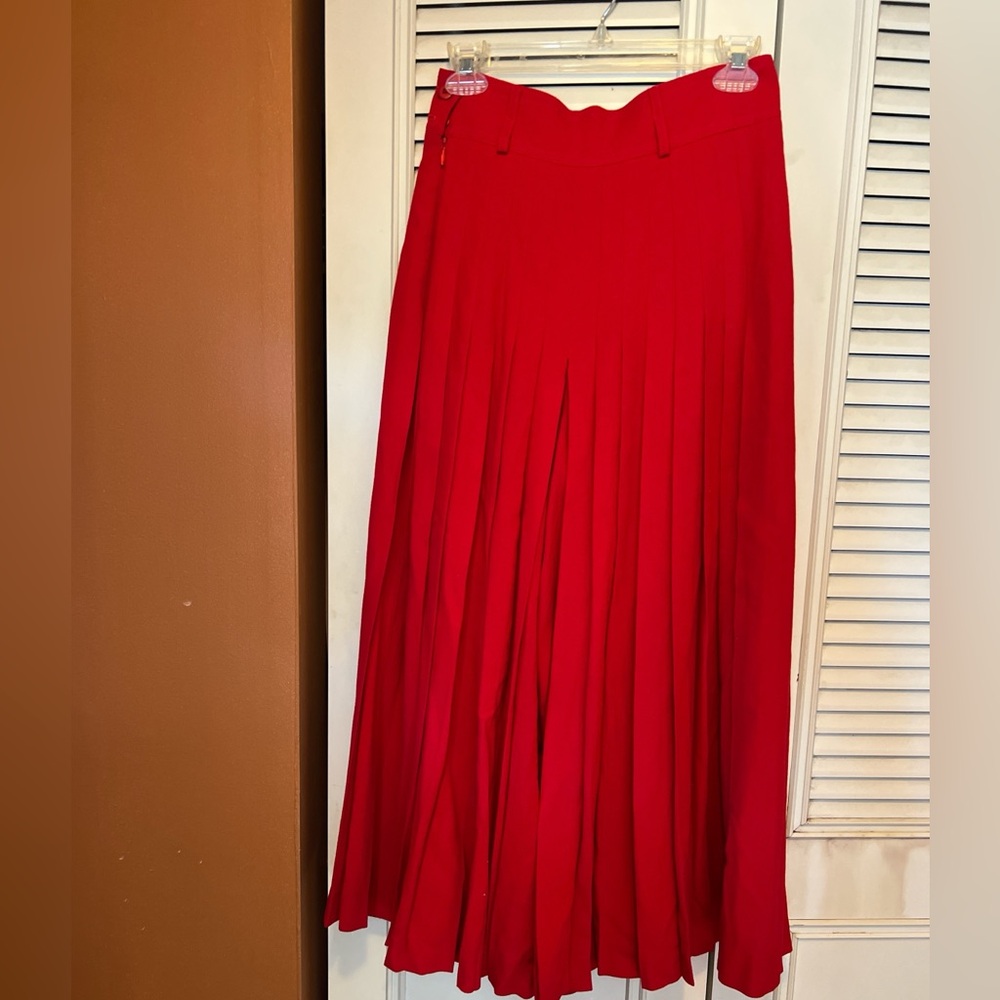 Escada Red Pleated goucho style pants